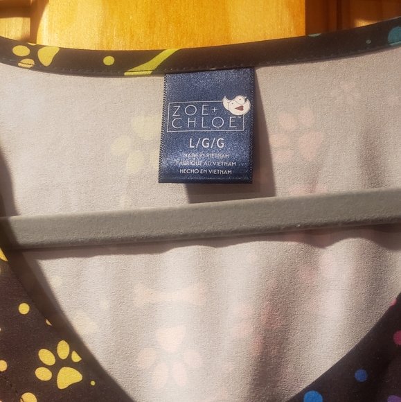 Zoe And Chloe Women's V-Neck Ombre All Day Print Scrub Top Size L - Picture 5 of 5